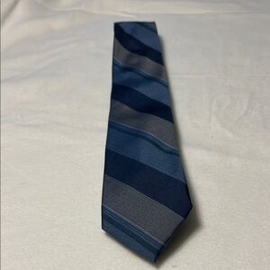 Ryan Seacrest distinction Tie